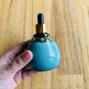 Chai ống bóp gốm sứ