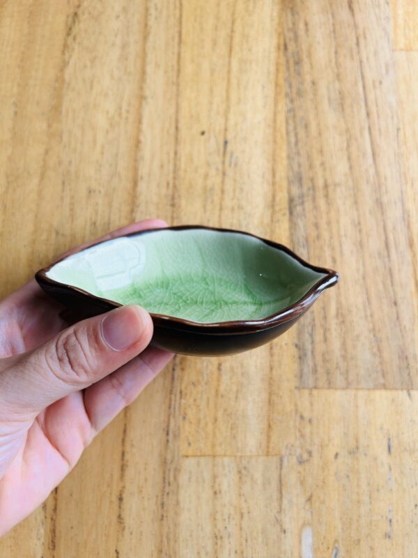 Chén chiếc lá gốm sứ