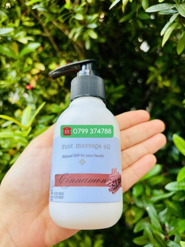 Dầu massage chân quế
